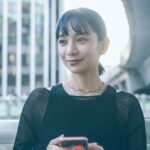 恋人を振る女性