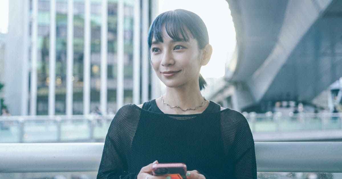 恋人を振る女性